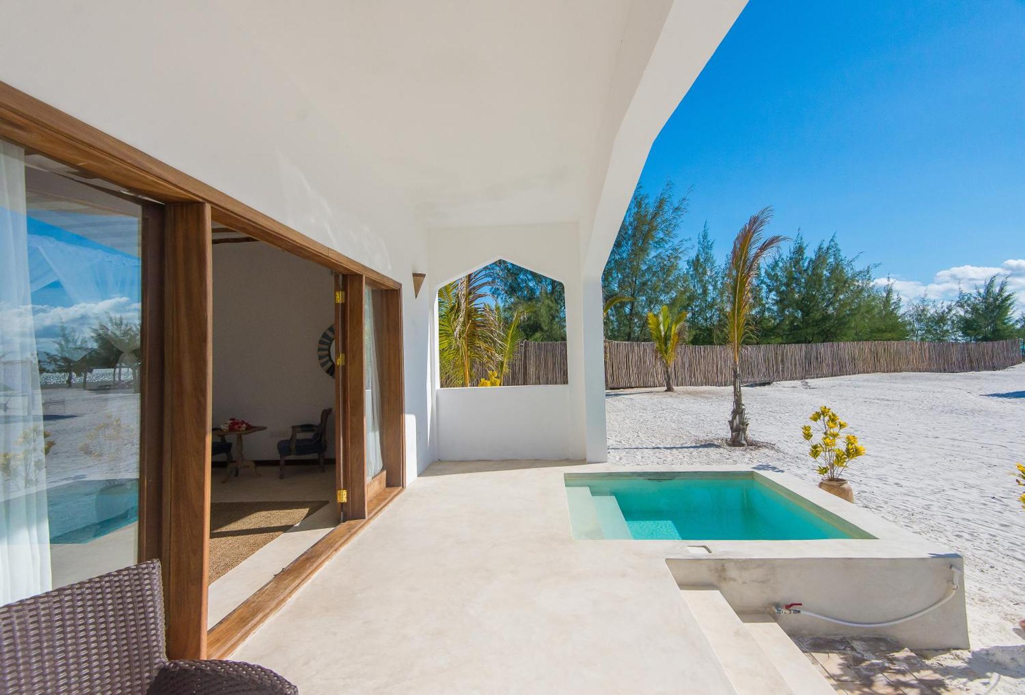 Konokono Beach Resort And Isaraya Luxury Overwater Villas Michamvi Habitación foto