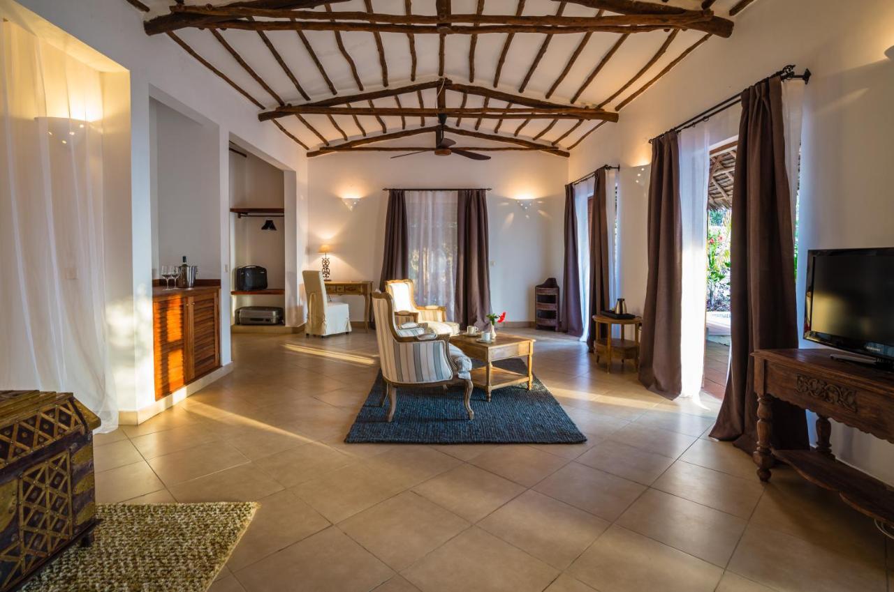Konokono Beach Resort And Isaraya Luxury Overwater Villas Michamvi Habitación foto